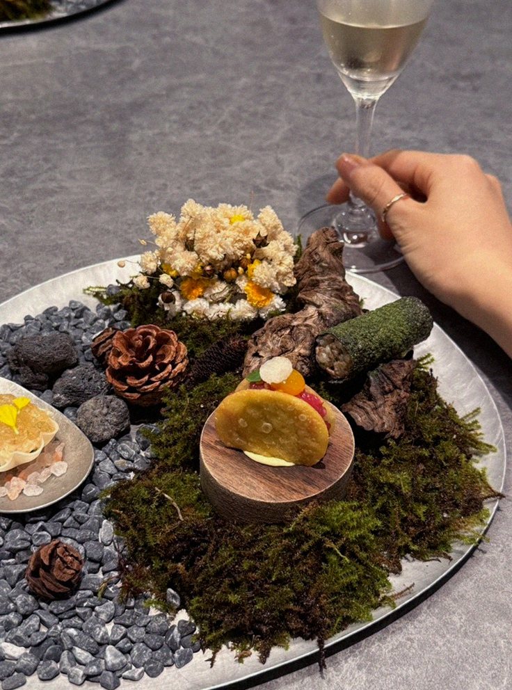 GOWOOGA Gangnam·Yeoksam · fresh Hanwoo beef tartare (yukhoe)