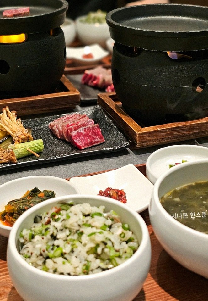 GOWOOGA Gangnam·Yeoksam · assorted Korean side dishes (banchan)
