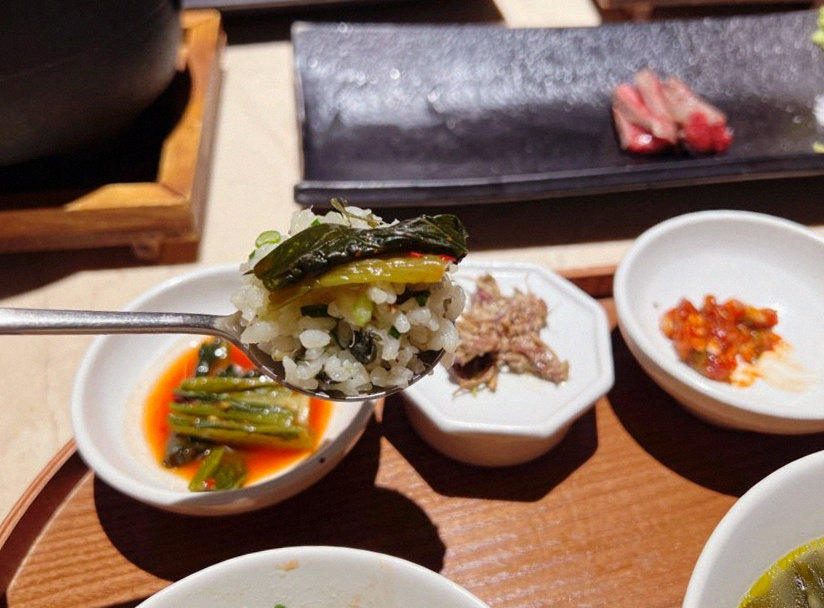 WOOARA Yeouido · assorted Korean side dishes (banchan)