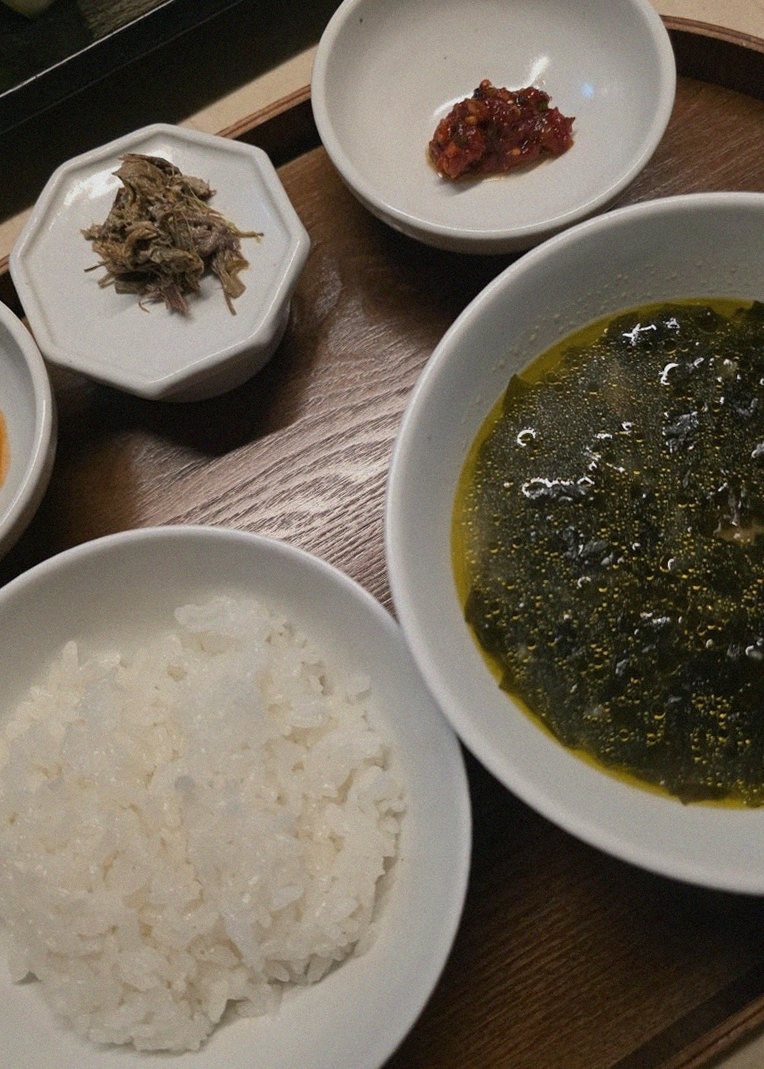WOOARA Gwanghwamun · 彩り豊かなおかず(バンチャン)