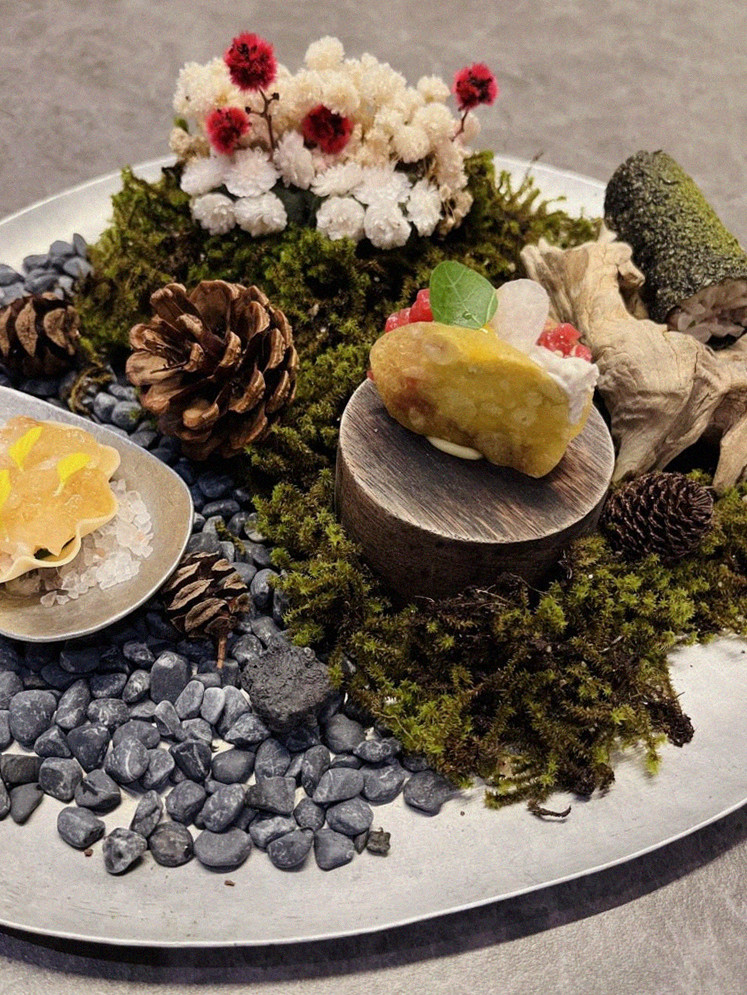 GOWOOGA Yeouido · the signature Hanwoo showing — marbled beef cuts and caviar presented in a display chest