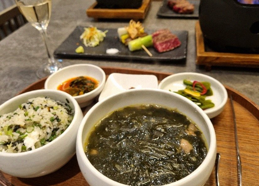 GOWOOGA Yeouido · assorted Korean side dishes (banchan)