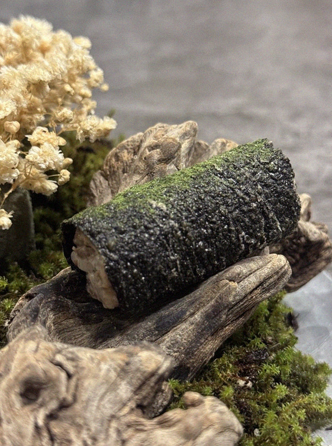 GOWOOGA Gwanghwamun · 招牌韩牛展示 — 木盒中呈现的雪花韩牛与鱼子酱