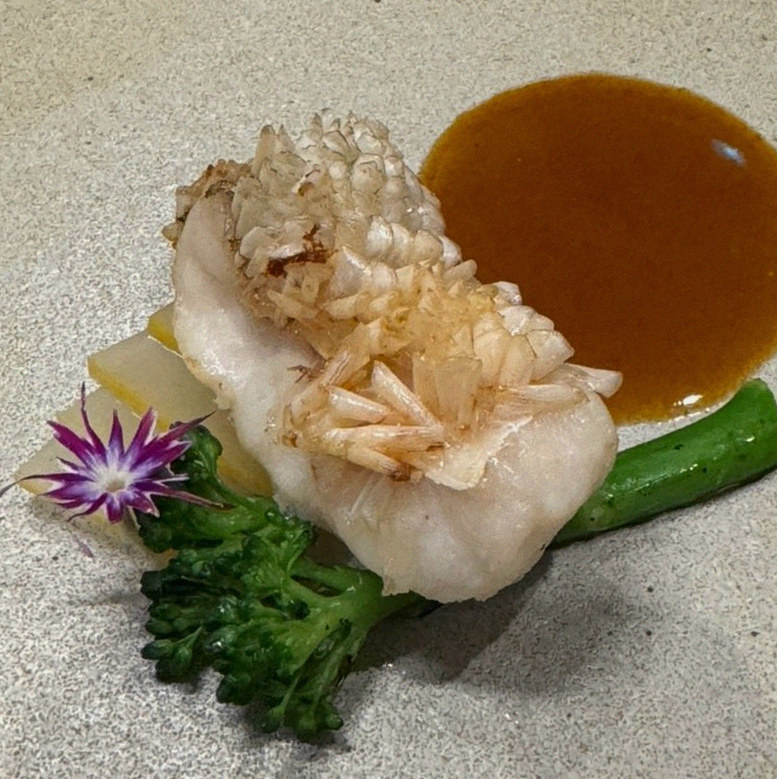 GOWOOGA Gwanghwamun · 套餐中搭配的海鲜料理