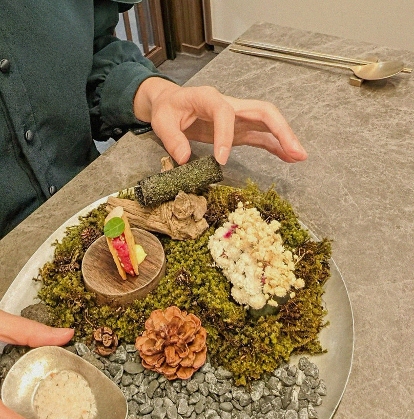 고우가 여의도점 · 여의도 점심맛집 · 정갈하게 차려진 반찬과 곁들임 찬