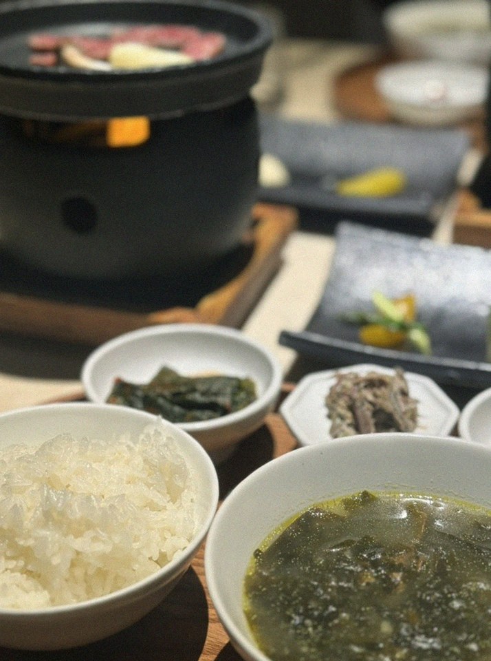 WOOARA Gwanghwamun · assorted Korean side dishes (banchan)