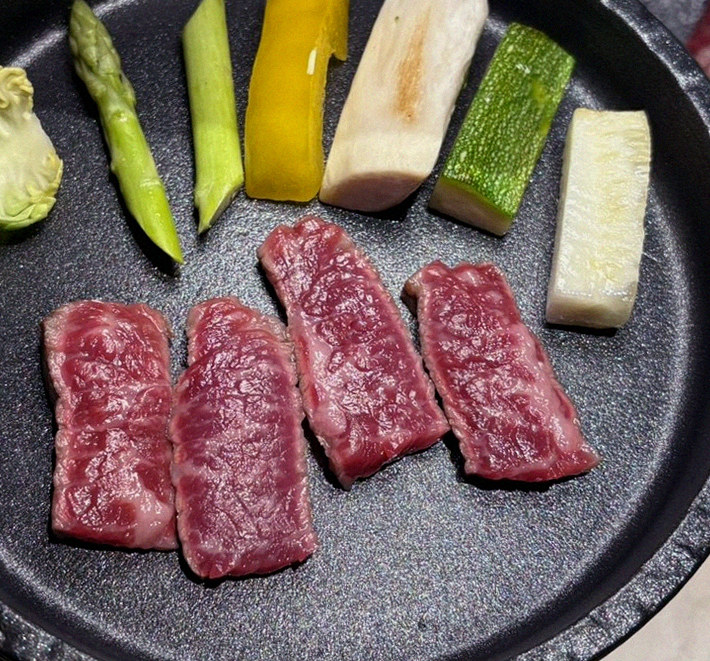 우아라 여의도점 · 63빌딩 맛집 · 마블링이 살아있는 프리미엄 한우 쇼잉