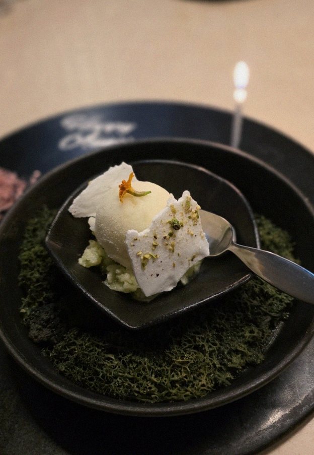 우아라 여의도점 · 63빌딩 맛집 · 신선한 한우 육회