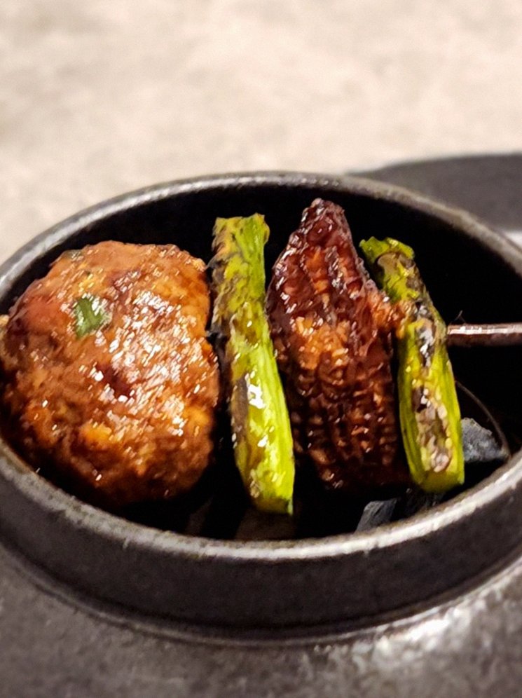 GOWOOGA Gwanghwamun · Hanwoo beef grilling over binchotan charcoal