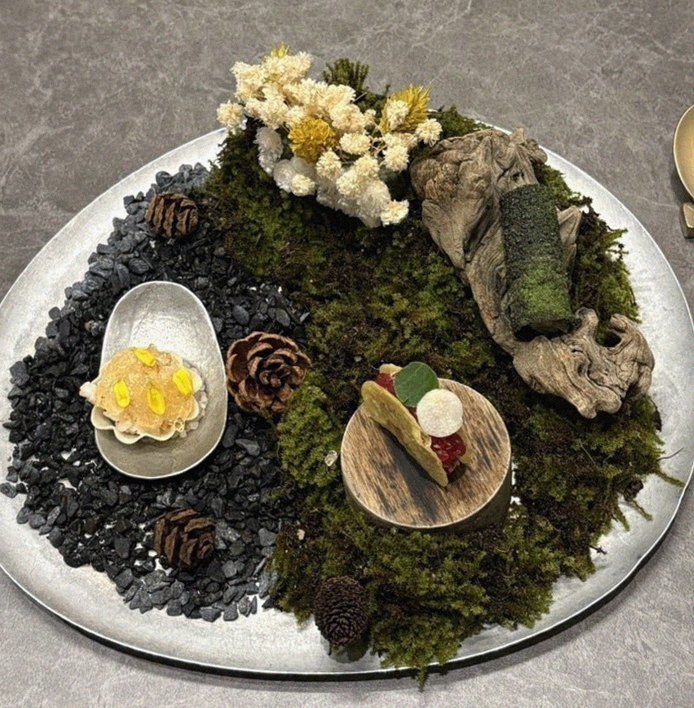 GOWOOGA Gwanghwamun · seafood course served alongside the beef