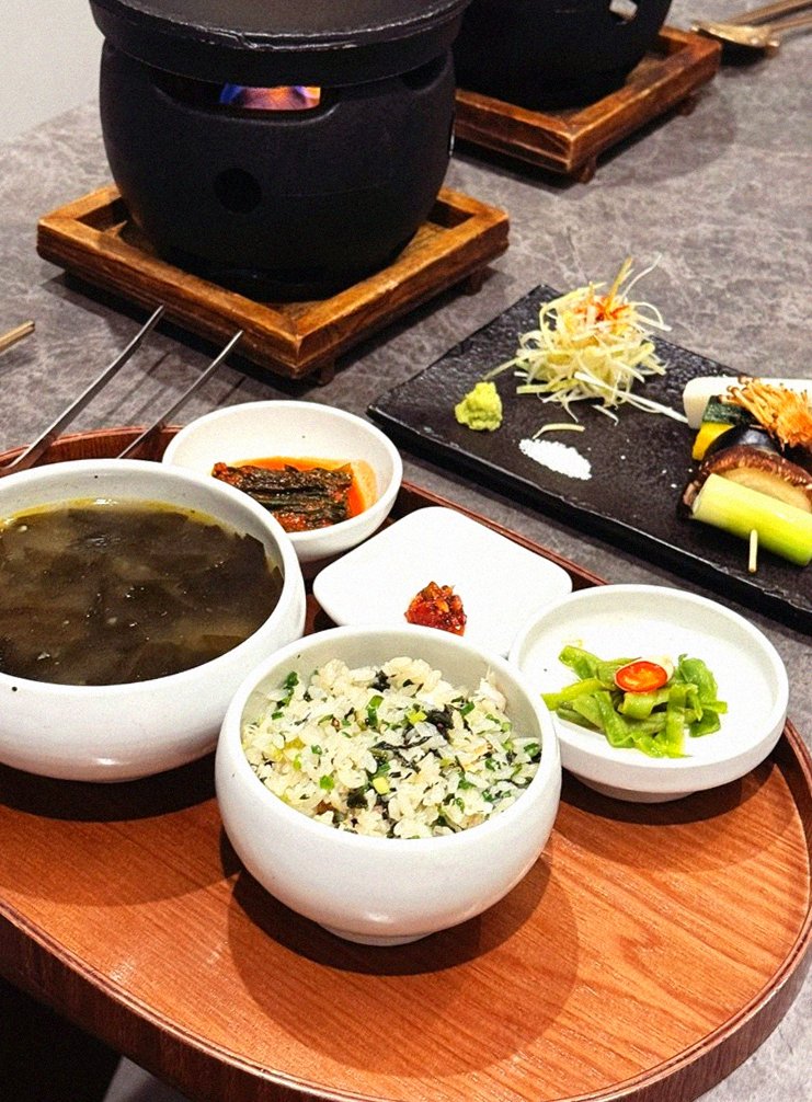 GOWOOGA Gwanghwamun · assorted Korean side dishes (banchan)