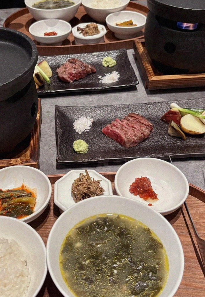 WOOHANA Yeouido · the signature Hanwoo showing — marbled beef cuts and caviar presented in a display chest