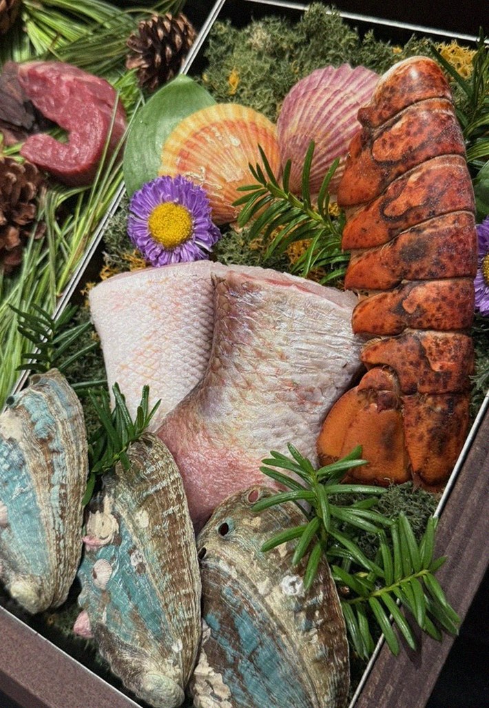 WOOHANA Yeouido · the signature Hanwoo showing — marbled beef cuts and caviar presented in a display chest