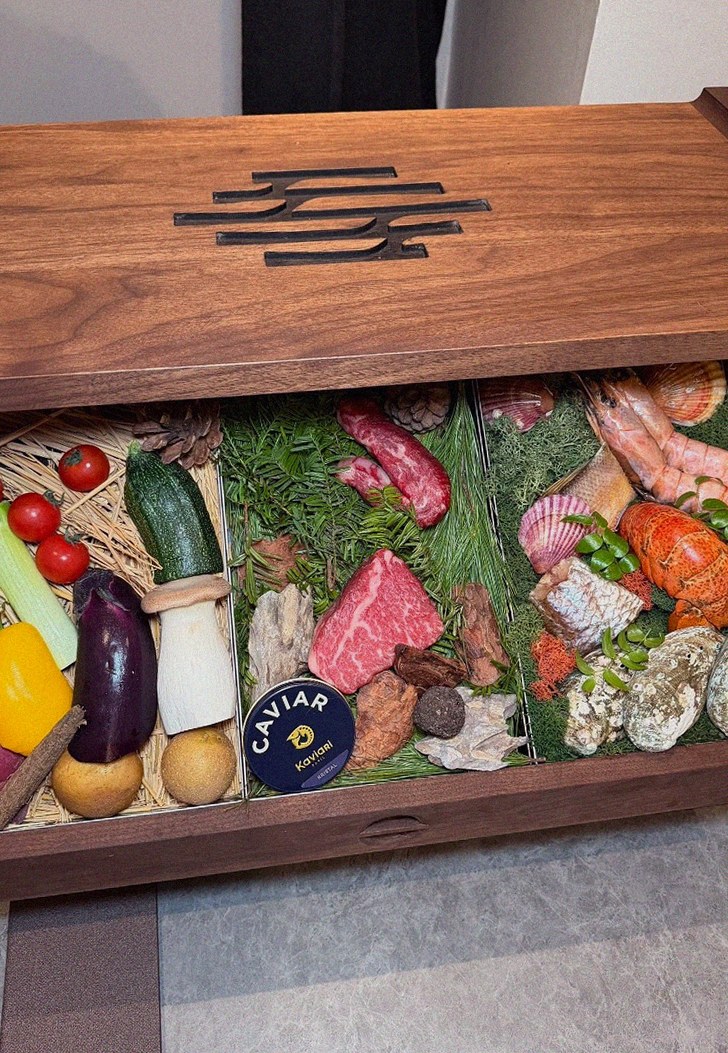 WOOHANA Yeouido · the signature Hanwoo showing — marbled beef cuts and caviar presented in a display chest