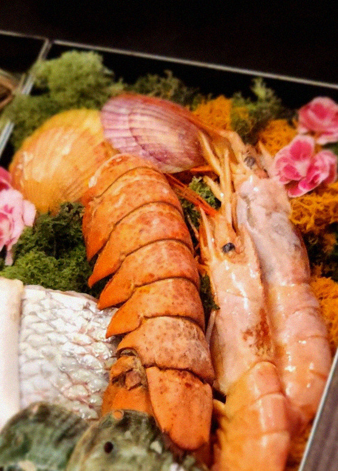 WOOHANA Yeouido · the signature Hanwoo showing — marbled beef cuts and caviar presented in a display chest