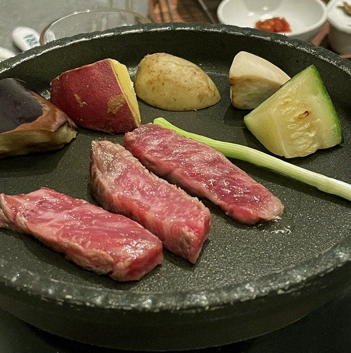 WOOHANA Yeouido · Hanwoo beef grilling over binchotan charcoal