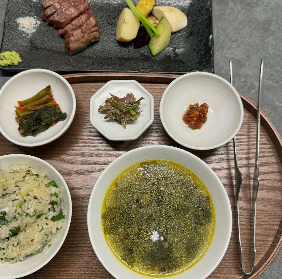 WOOHANA Yeouido · assorted Korean side dishes (banchan)
