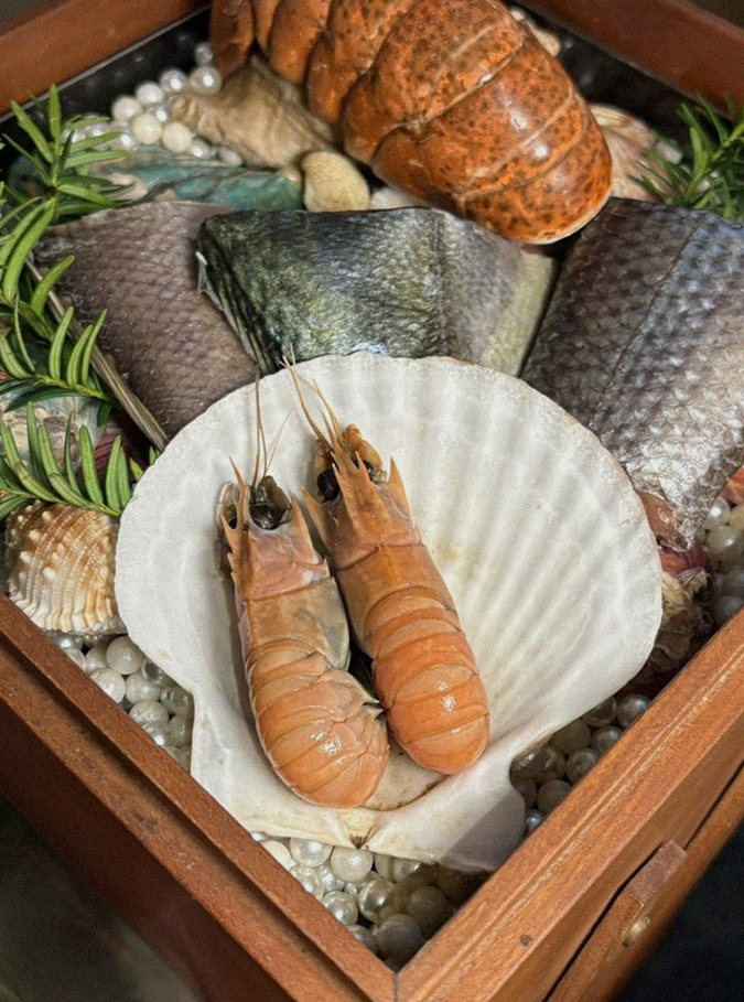 WOOARA Gwanghwamun · the signature Hanwoo showing — marbled beef cuts and caviar presented in a display chest