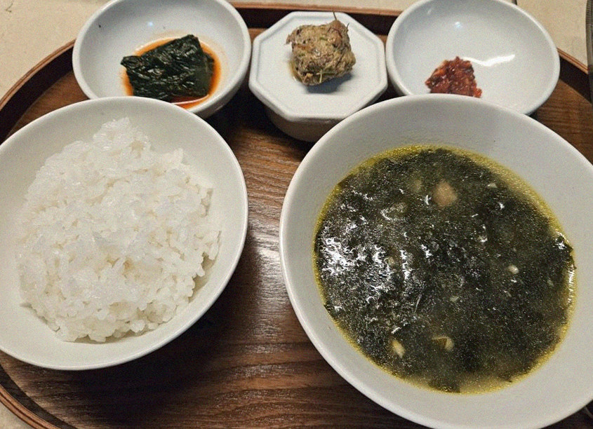 WOOARA Gwanghwamun · assorted Korean side dishes (banchan)