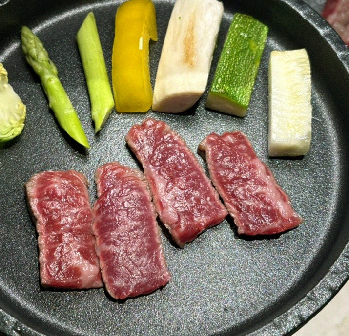 WOOARA Gwanghwamun · premium marbled Hanwoo beef presented before grilling