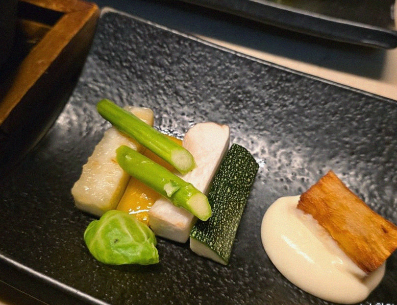 WOOARA Gwanghwamun · seafood course served alongside the beef