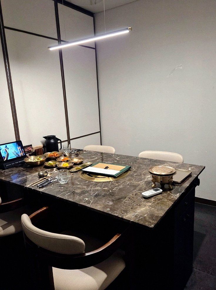 DAEBOJUNG City Hall · the full Hanwoo omakase table
