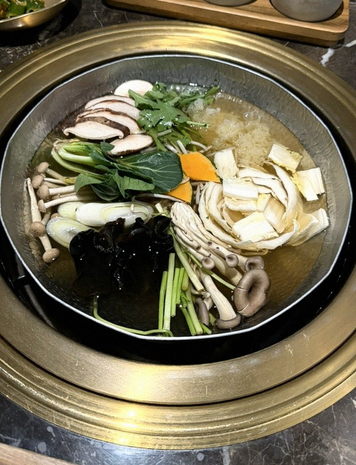 DAEBOJUNG City Hall · a warm soup to finish the course