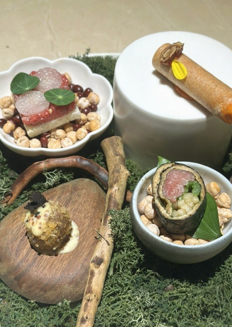 WOOARA Gwanghwamun · the signature Hanwoo showing — marbled beef cuts and caviar presented in a display chest