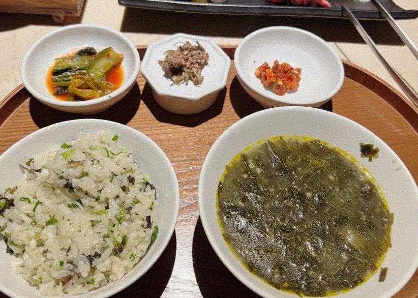 WOOARA Gwanghwamun · assorted Korean side dishes (banchan)