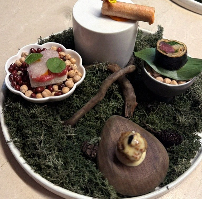 WOOARA Gwanghwamun · seafood course served alongside the beef