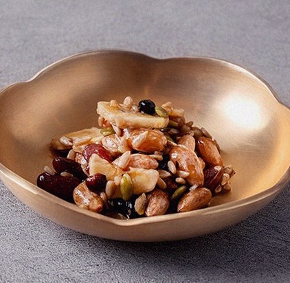 DAEBOJUNG Yeouido · fresh Hanwoo beef tartare (yukhoe)