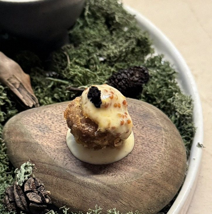 우아라 여의도점 · 더현대서울 맛집 · 신선한 한우 육회