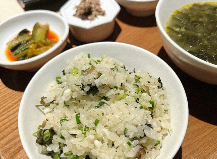 우아라 여의도점 · 더현대서울 맛집 · 식사 코스와 곁들임