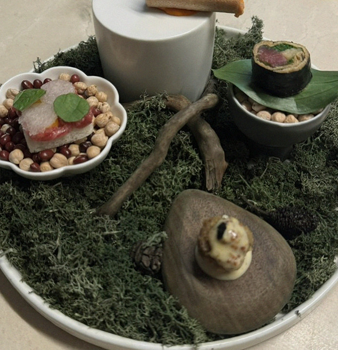 WOOARA Yeouido · seafood course served alongside the beef