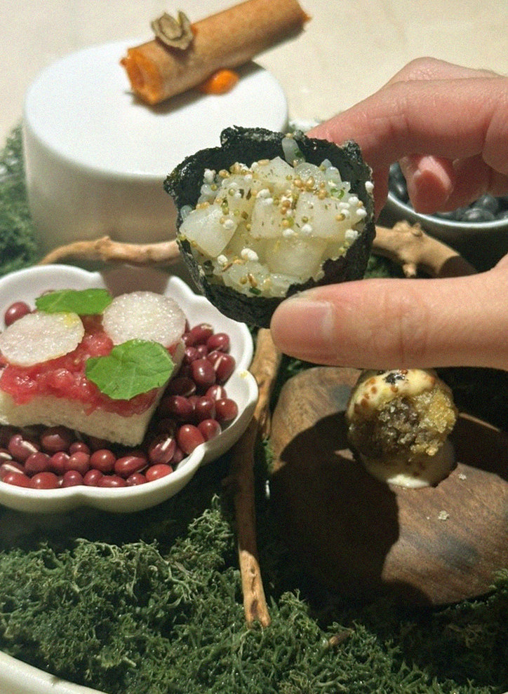 WOOARA Gwanghwamun · 招牌韩牛展示 — 木盒中呈现的雪花韩牛与鱼子酱