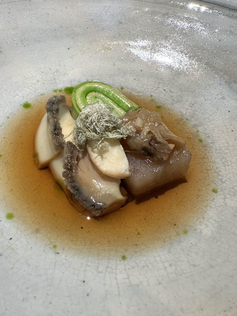 WOOARA Gwanghwamun · 套餐中搭配的海鲜料理