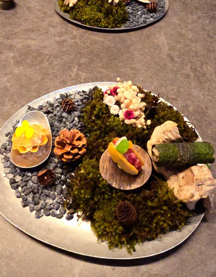 GOWOOGA Yeouido · seafood course served alongside the beef