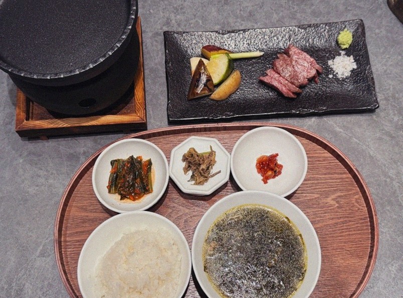 WOOHANA Jonggak · the signature Hanwoo showing — marbled beef cuts and caviar presented in a display chest