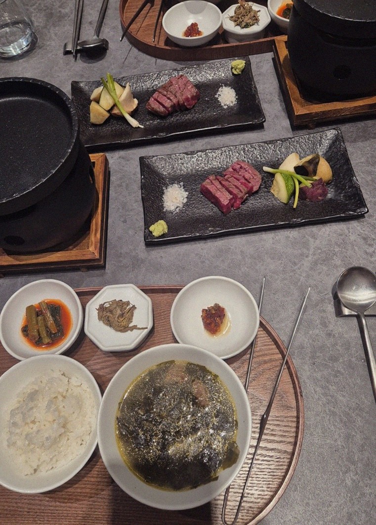 WOOHANA Jonggak · the signature Hanwoo showing — marbled beef cuts and caviar presented in a display chest