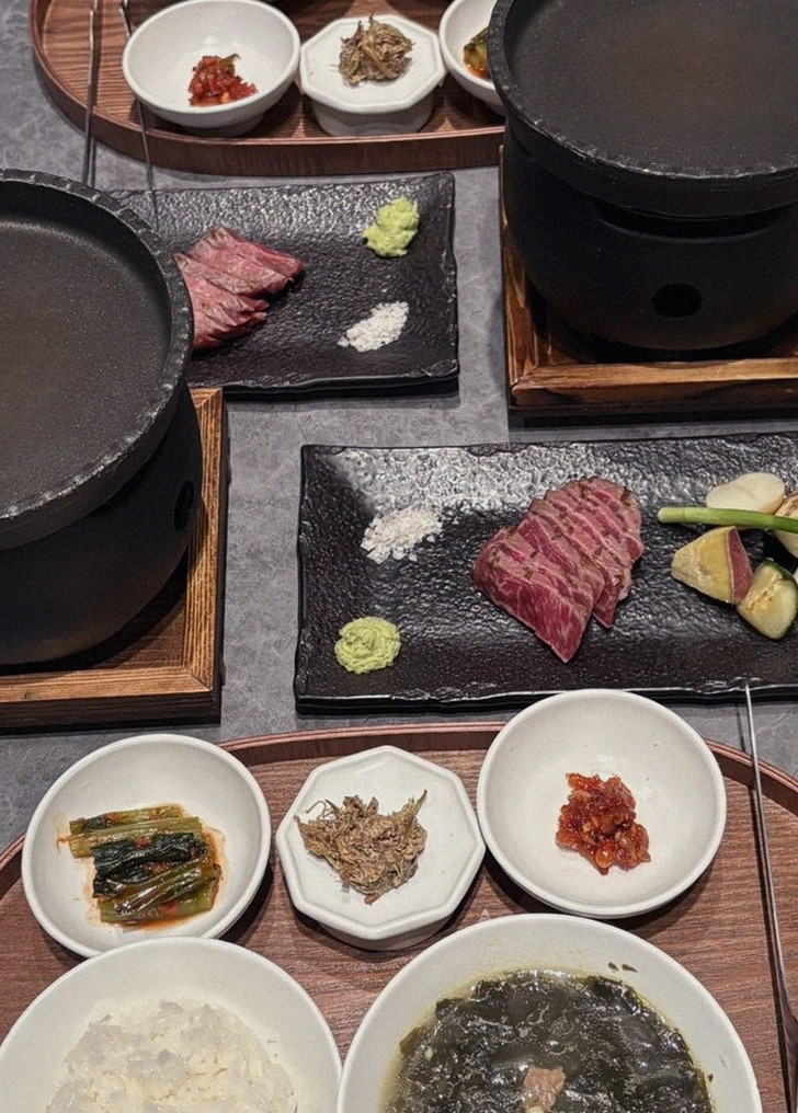 WOOHANA Jonggak · the signature Hanwoo showing — marbled beef cuts and caviar presented in a display chest