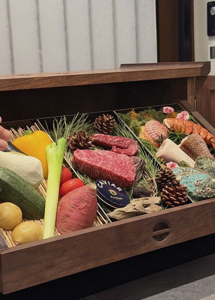 WOOHANA Jonggak · the signature Hanwoo showing — marbled beef cuts and caviar presented in a display chest
