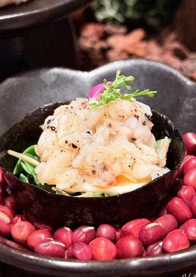 WOOHANA Jonggak · fresh Hanwoo beef tartare (yukhoe)