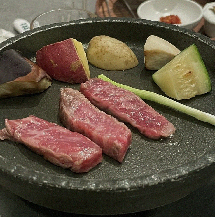 WOOHANA Jonggak · Hanwoo beef grilling over binchotan charcoal