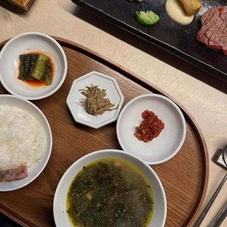 WOOARA Gwanghwamun · assorted Korean side dishes (banchan)