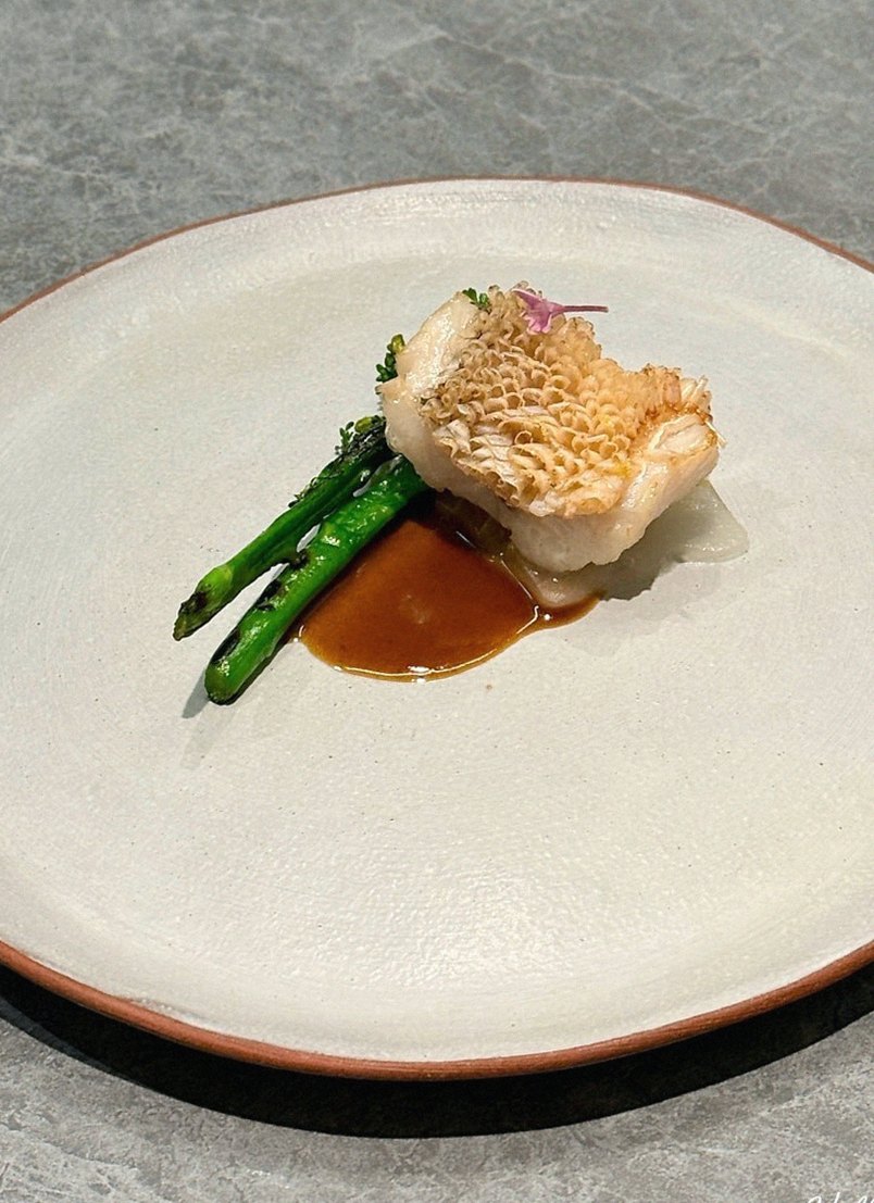 GOWOOGA Gangnam·Yeoksam · a plated course of Hanwoo beef