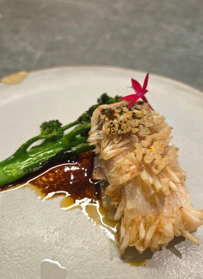 GOWOOGA Gangnam·Yeoksam · seafood course served alongside the beef