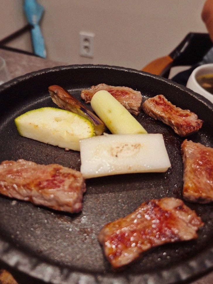 GOWOOGA Gwanghwamun · Hanwoo beef grilling over binchotan charcoal