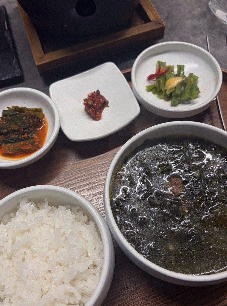 GOWOOGA Yeouido · assorted Korean side dishes (banchan)