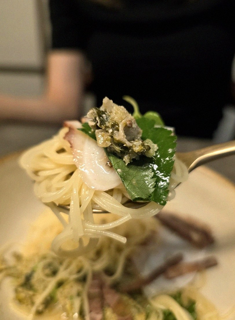 GOWOOGA Yeouido · seafood course served alongside the beef