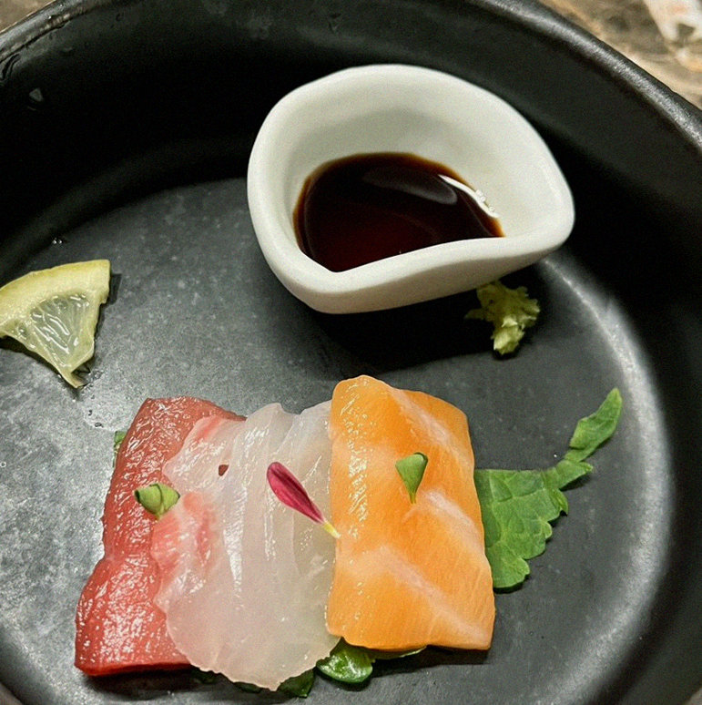 DAEBOJUNG Yeouido · seafood course served alongside the beef